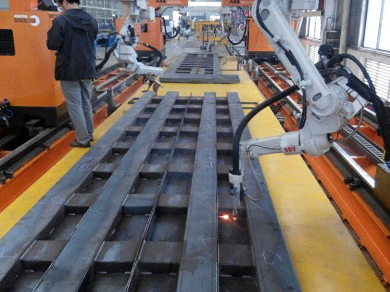 L型機器人倒挂車廂闆焊接